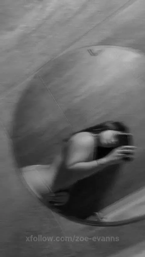 Hi there, Find in my room some surprises, also big proms🍕 by zoe-evanns