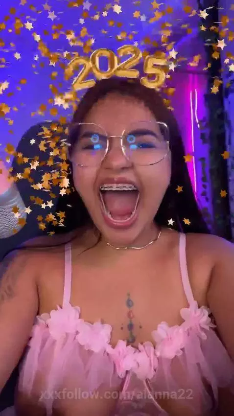 Happy New Year to my babies who are all over the world2️⃣0️⃣... by alanna22