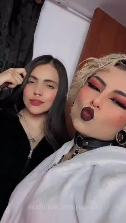 Hi honey,
tok tok is anyone home? by llanaa