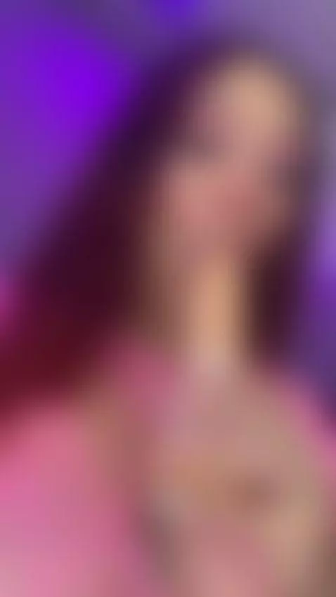 Live now😏
https://camsoda.com/dannaamonroe by dannaamonroe