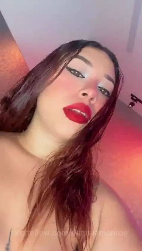 https://www.camsoda.com/dannaamonroe by dannaamonroe