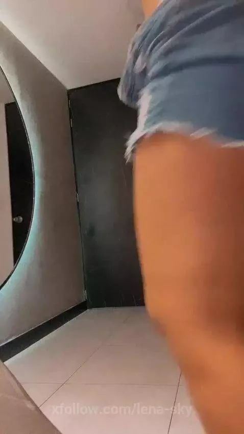 I can't believe that this big ass will not be eat 🍑 by lena-sky