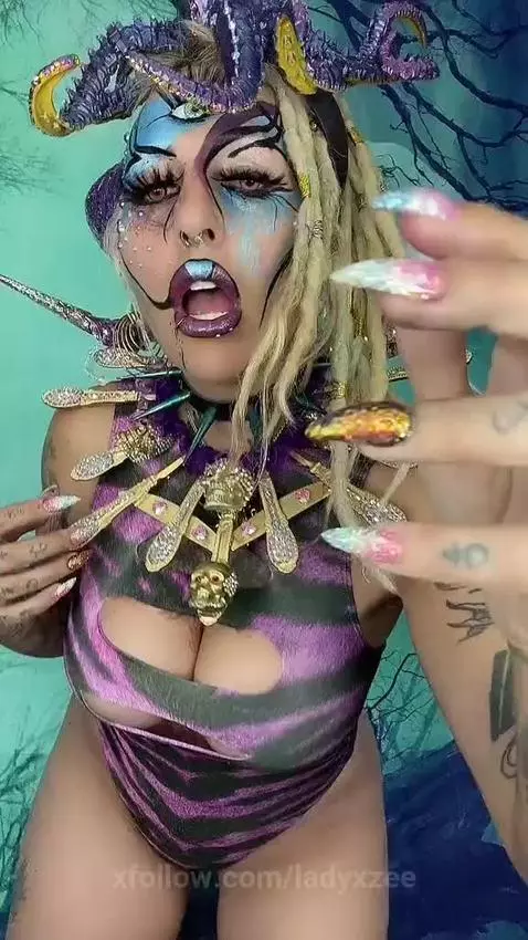 linktr.ee/XZanthia
❤️❤️❤️
https://distrokid.com/hyperfollow/... by ladyxzee