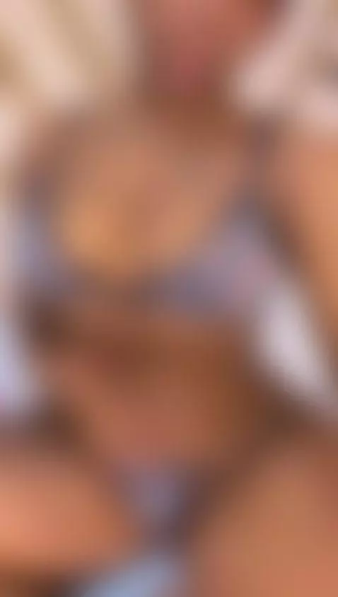 What you see, is not always all that there is. 🤤 by christinbrown