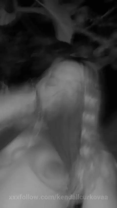 Chúpame las tetas en la calle🫨 by kendallcurkovaa