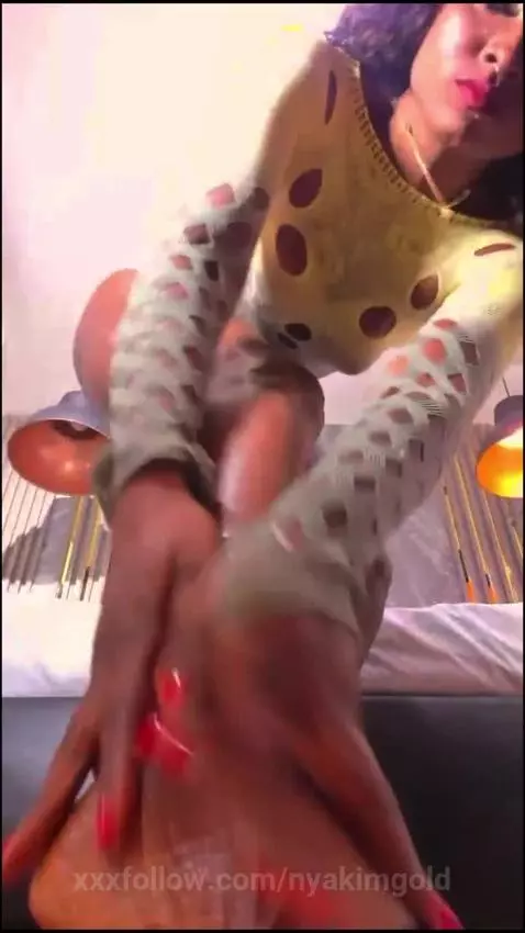 long legs by nyakimgold