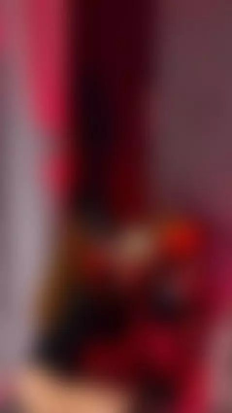 Between pink lights and black shadows... there you find me by sami-hills