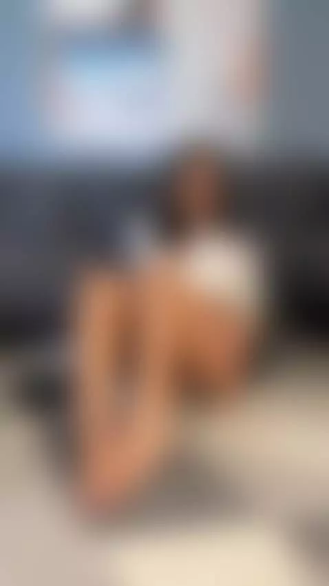 he tenido un día largo, me masajeas los pies? ✨ by aphrir01