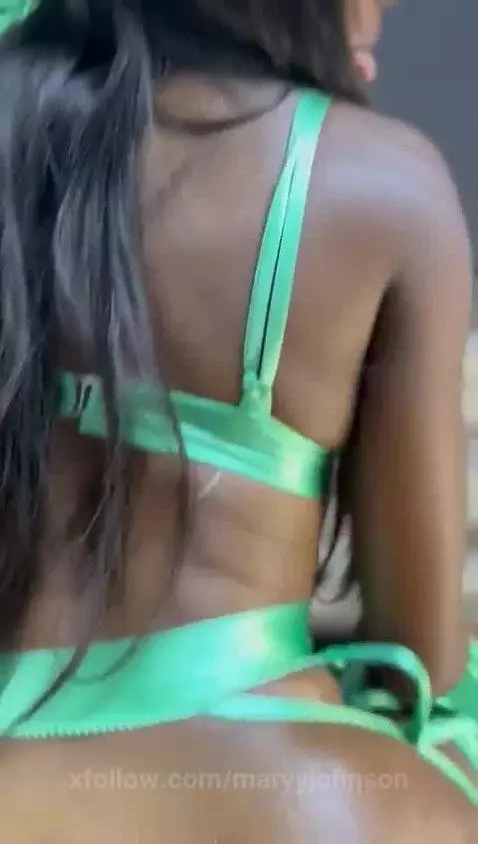 Twerking ! by maryyjohnson