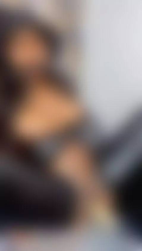 Do you wanna see how i hold the moans? 🫦 by maryyjohnson