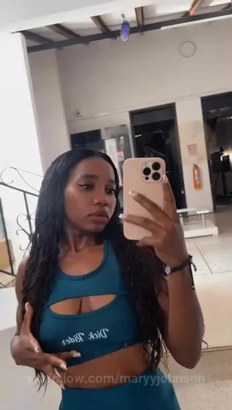 Happy naughty week ✨
https://www.camsoda.com/maryyjohnson by maryyjohnson