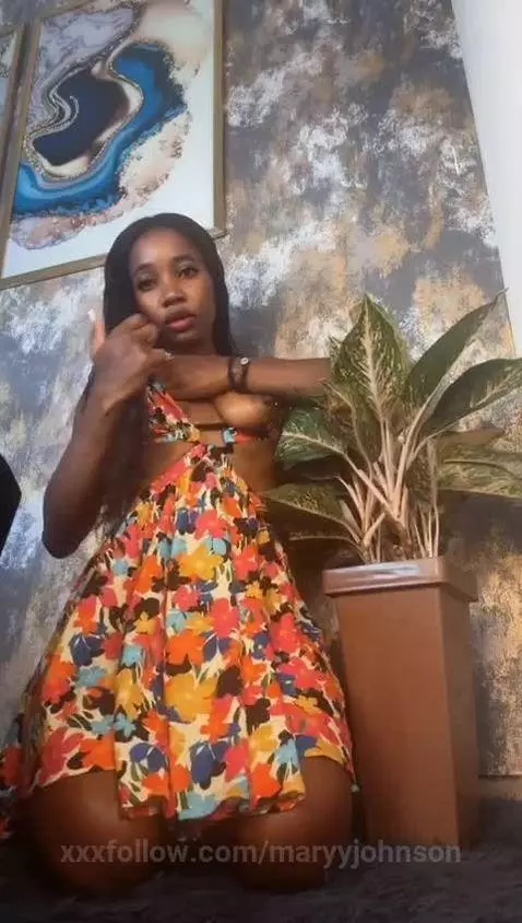 Look under my dress 👗 by maryyjohnson