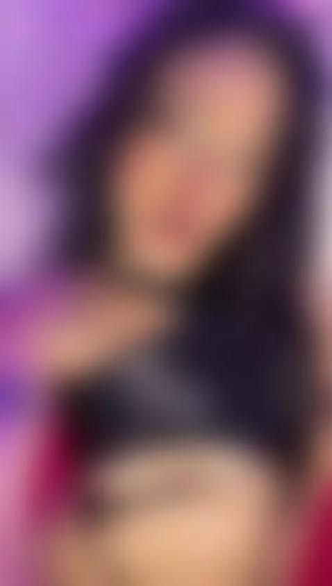 I’m in that mood where I just want to feel desired 😈 by zarahfoster