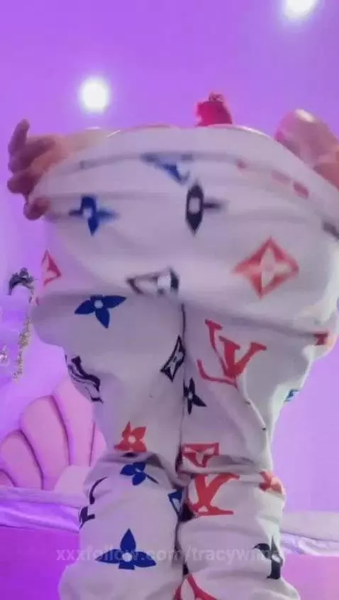 I'm online to guys come fuck my naughty ass🍑🍑🍑 by tracywiine