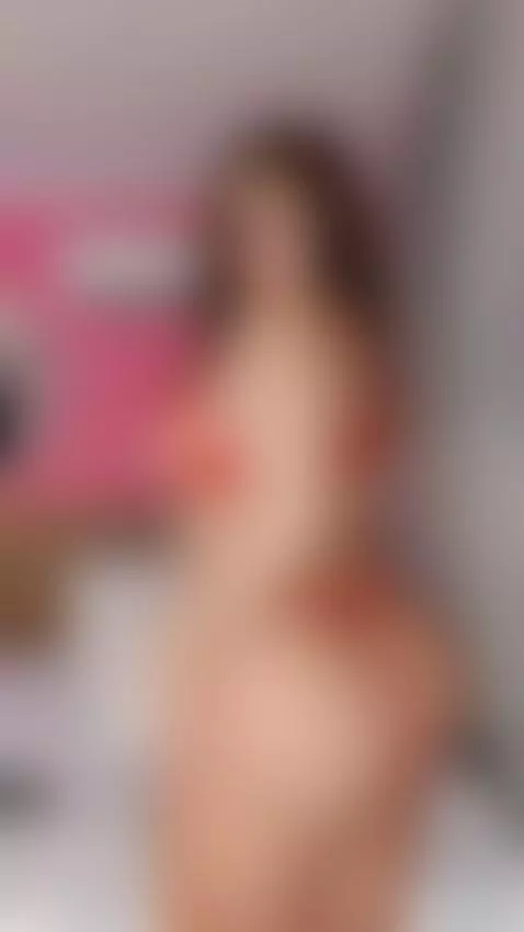 I like color redd by gisellereyess