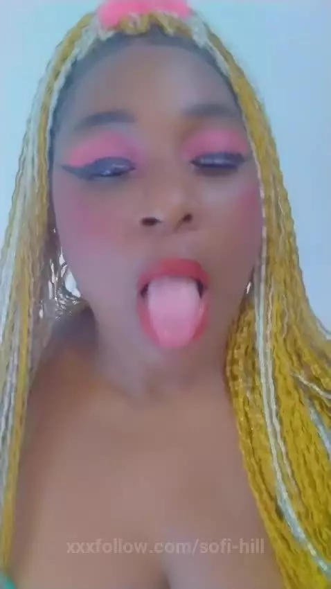 Hey Love I am Live now!! by sofi-hill