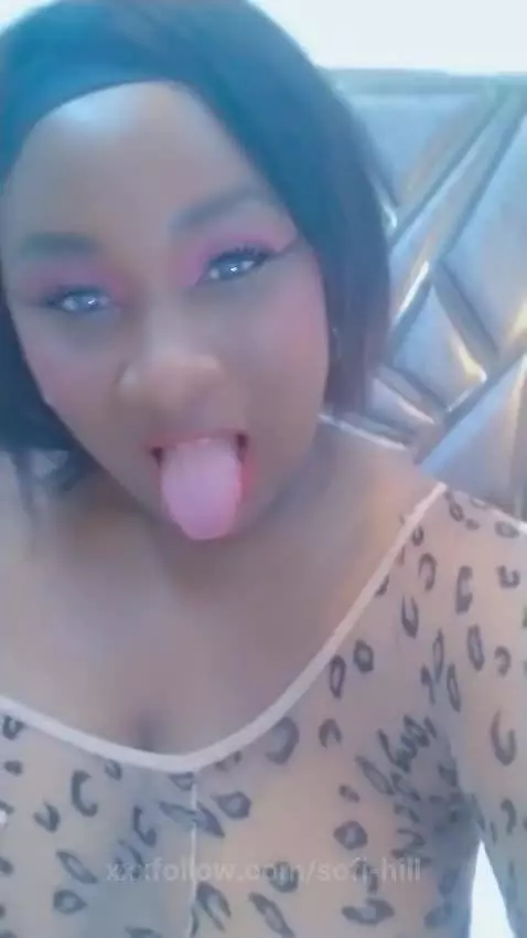 Hey Love I am Live now!!!! by sofi-hill