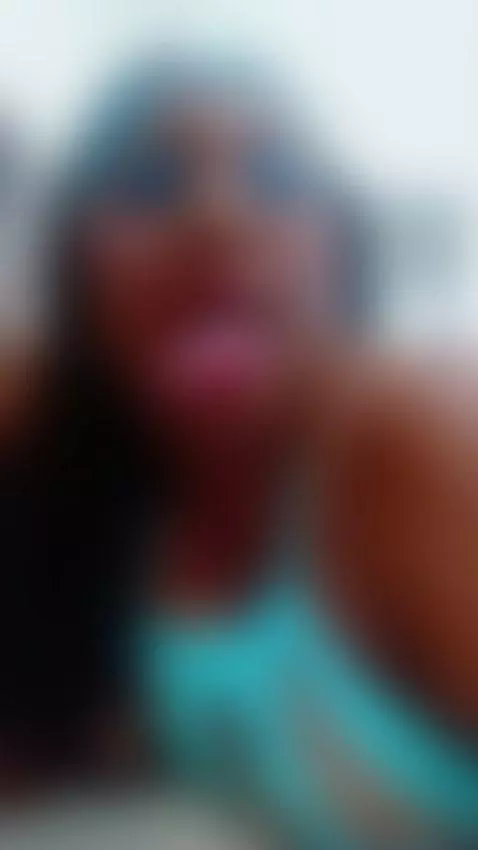 My curves can’t stop bouncing  better come see why 😏🍑 https:... by sofi-hill