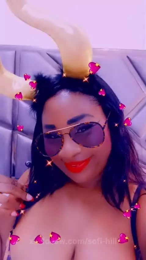 Hey Love I am Live now!! by sofi-hill