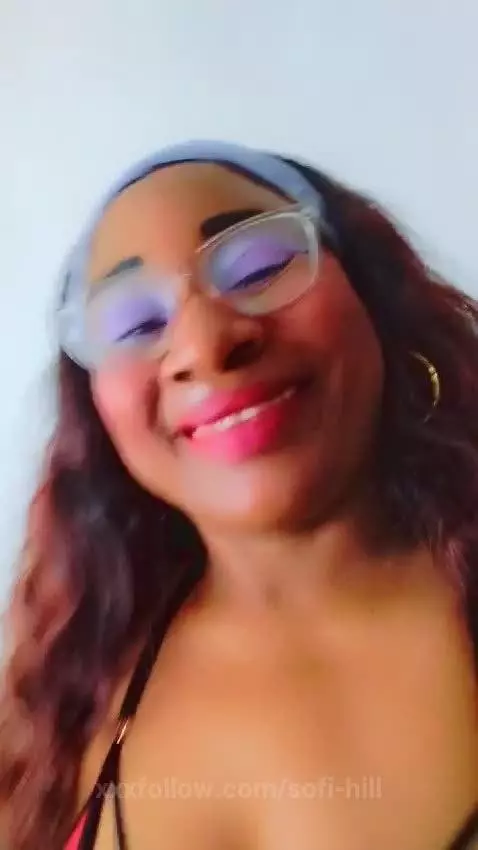 mature, goinglive, curvy by sofi-hill