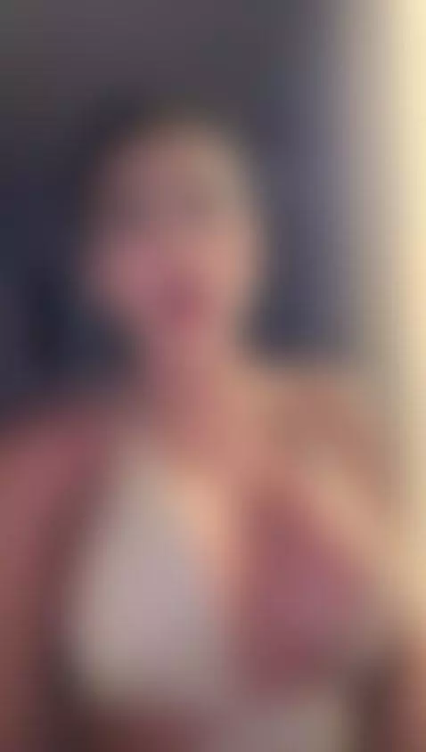 Would you like to put some oil on my tits? by alexaporter