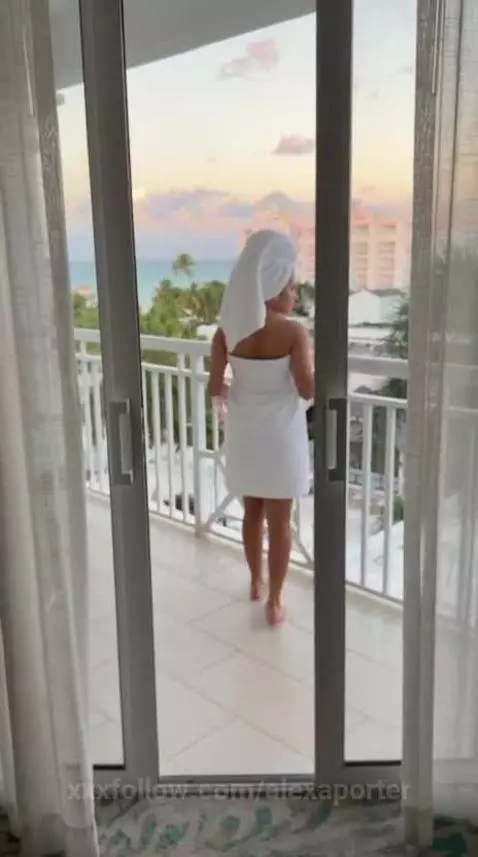 Maybe the other guests saw me. by alexaporter