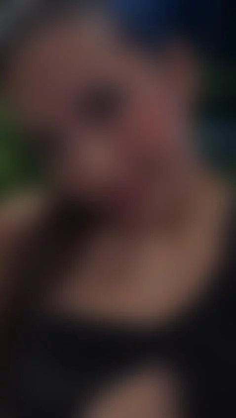 This is how I looked on December 24, I felt regal. 👠💋 by alexaporter