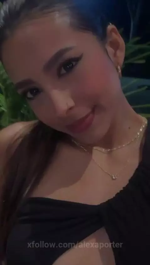 This is how I looked on December 24, I felt regal. 👠💋 by alexaporter