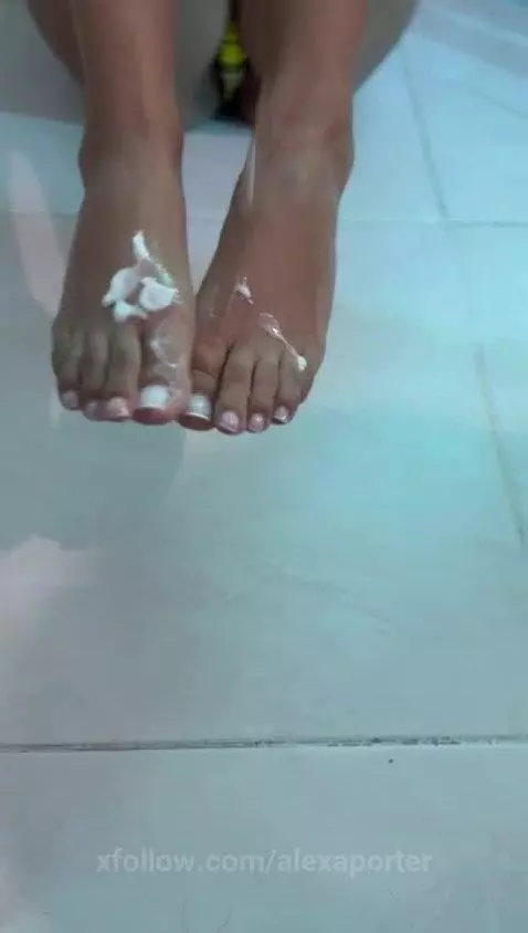 the milk from this cock feels very hot 🙈 by alexaporter