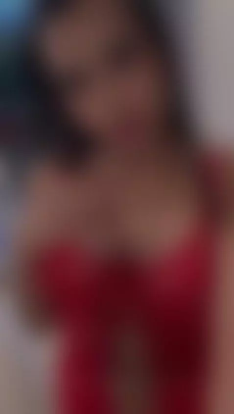 "Today I feel sensual, wrapped in my red lingerie, ready to ... by alexaporter