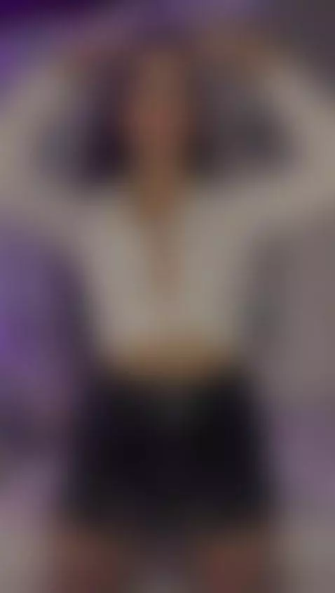 A sexy secretary by valentinapineda