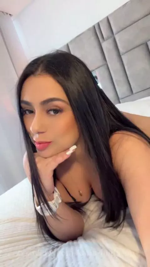 Come give me an morning kiss, great start of week babe! by karla-hudsson