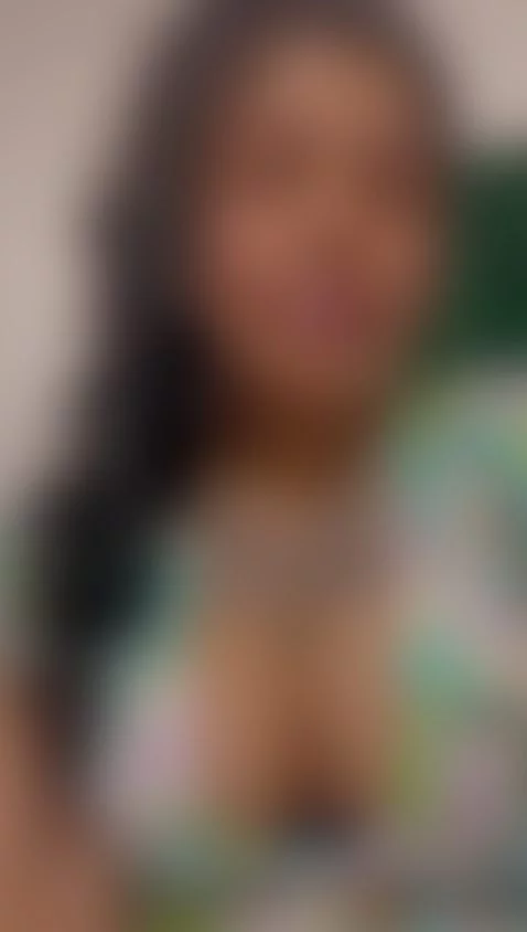 hello guys! by curvy-brunette