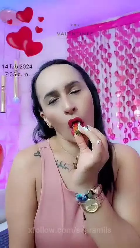 Come and eat the juicy fruit between my legs 🍓💕 by saaramils