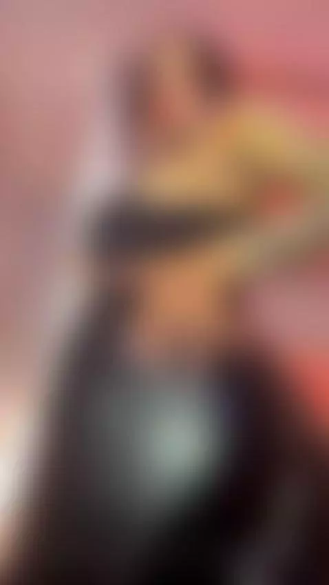 Do you like how these tight pants look on me, spank me and m... by bombshellll