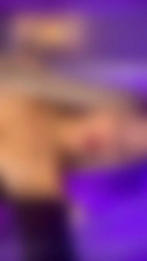 You don't know everything that goes through my mind when you... by bombshellll