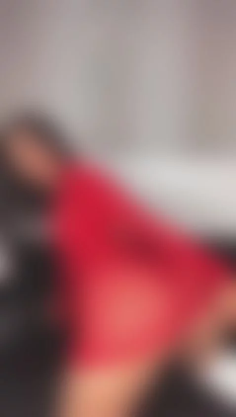 My big booty is ready for a hot and sensual shaking meanwhil... by charlotte-g18