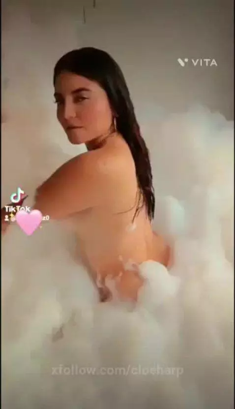 twerk in the shower by cloeharp