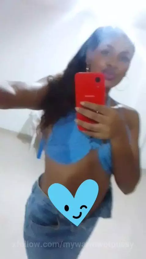 i would love to kiss 💋🔥😏 by mywarmwetpussy