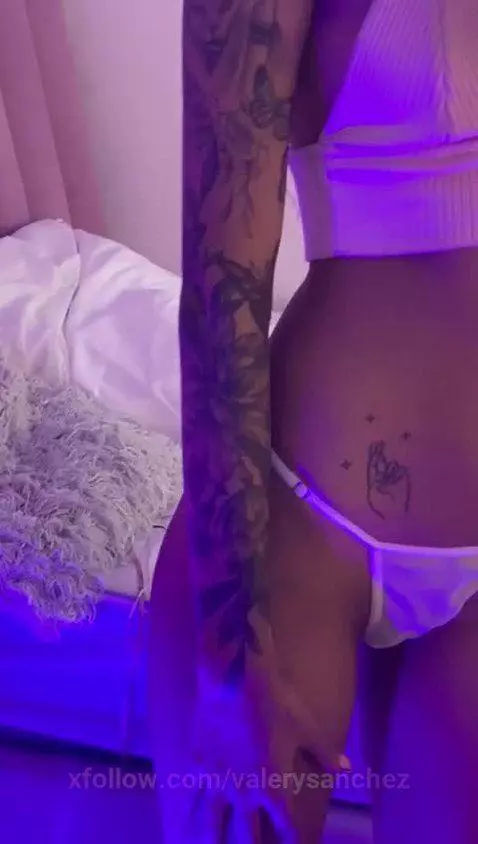 Give a little view of my body by valerysanchez