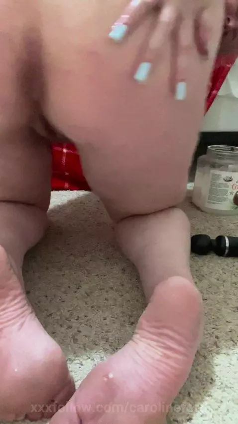 checkout my MILF ass by carolineford