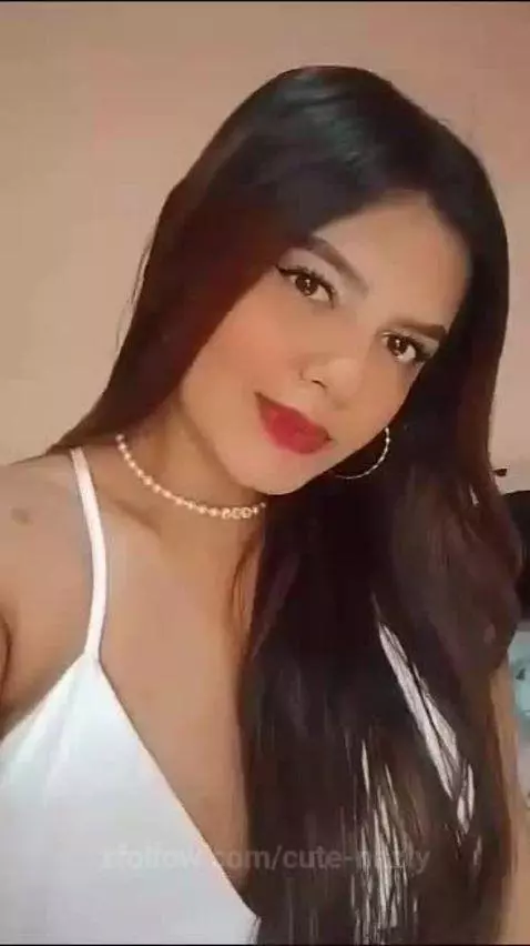 PEEK  👀🥰 by cute-nazly