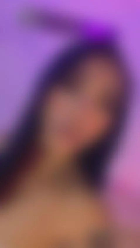 Happy Saturday! 👑💚 I have a surprise for you, I'll wait for ... by dakota-thompson1