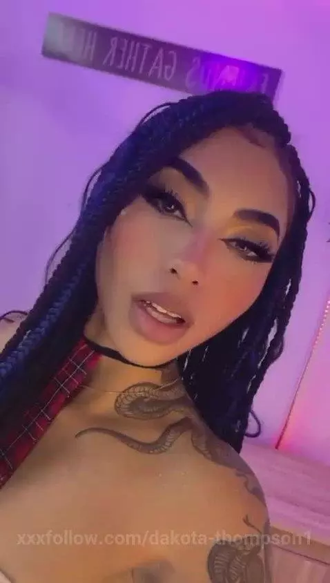 Happy Saturday! 👑💚 I have a surprise for you, I'll wait for ... by dakota-thompson1