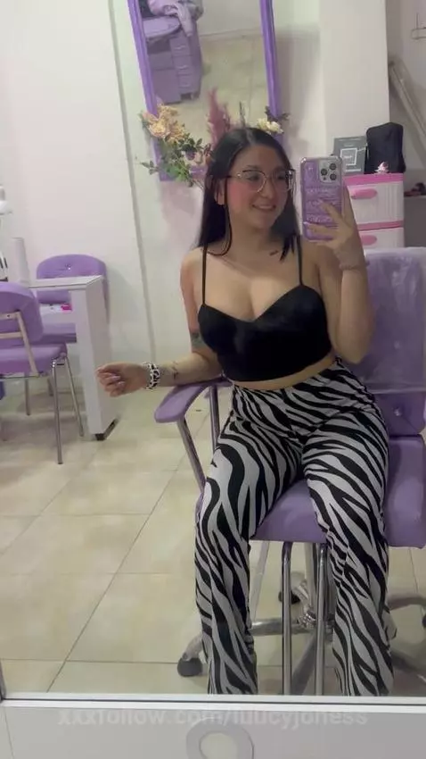 My friend is in the bathroom waiting for me to finish fuckin... by luucyjoness