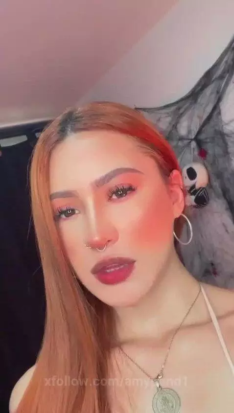 We play with my tits by amypond1