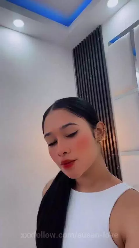 I wait for you in my living room to play by susan-love