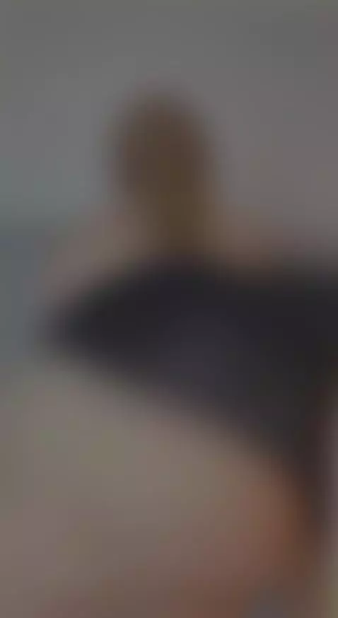 Twerking before anyone enters my room by eymi-tomsom