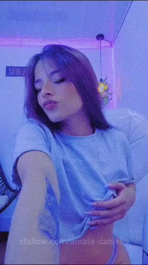 Some kisses for u love 😘 https://www.camsoda.com/amaia-danie... by amaia-daniells