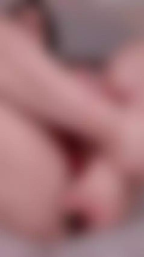 Celebrate Christmas by playing with my pussy by nicolle-w